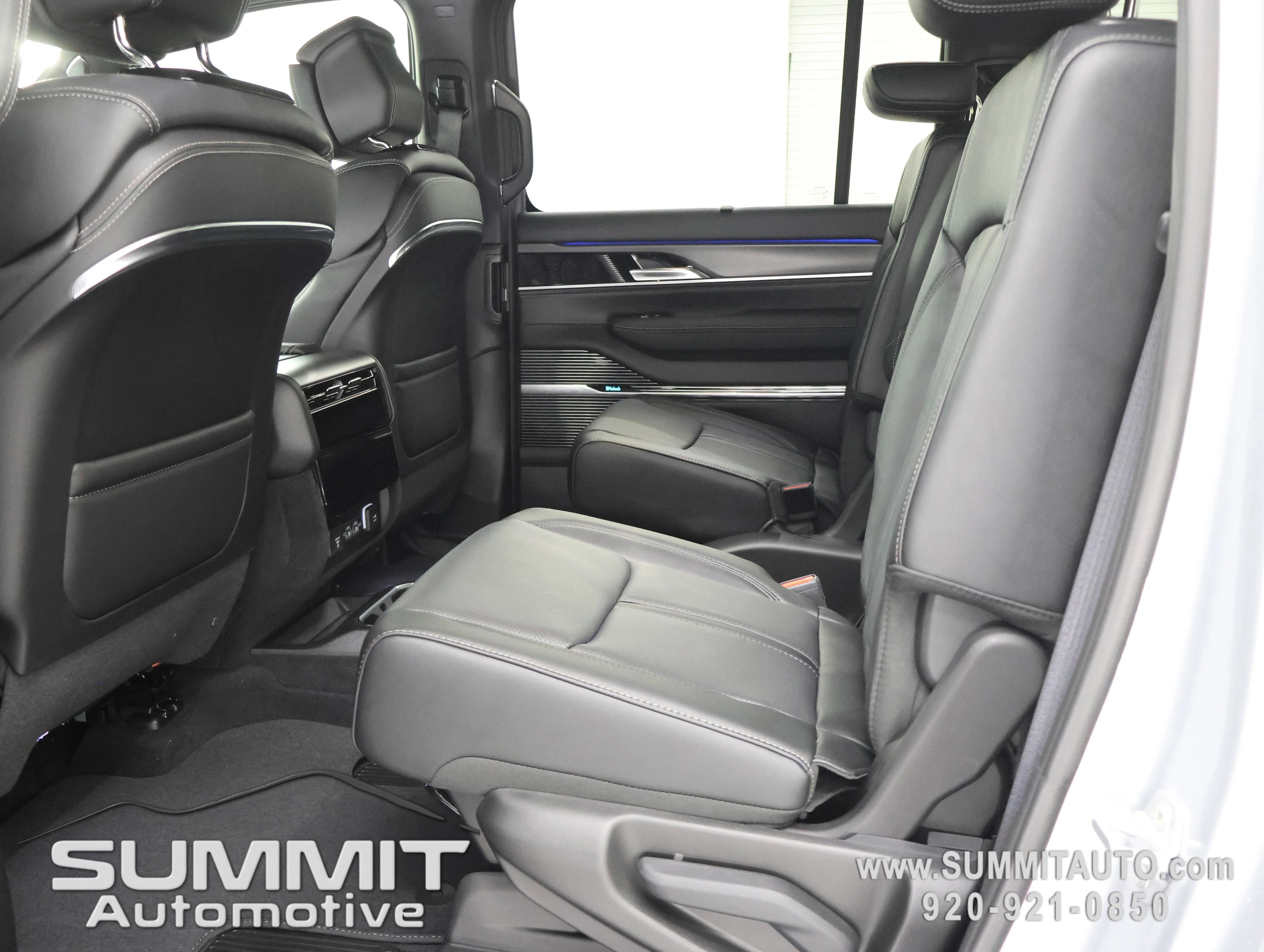 New 2026 Silver-Zynith Exterior Paint Jeep Summit Obsidian image 8