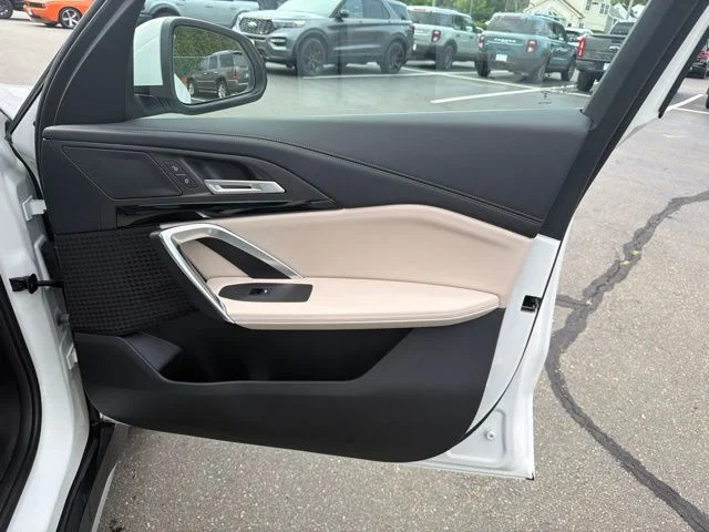 Used 2025 White BMW xDrive28i image 12