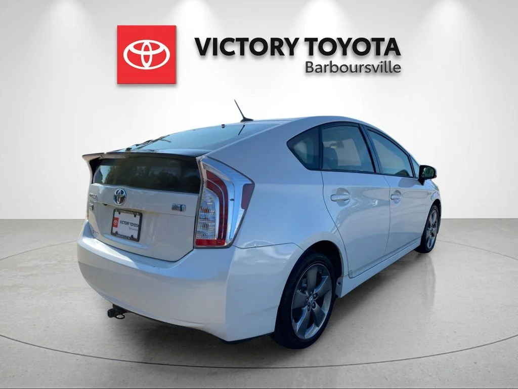 Used 2015 White Toyota Persona Series Special Edition image 7