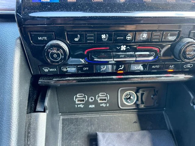 Used 2025 White Jeep Summit image 23