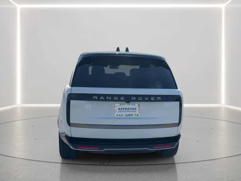 Used 2025 White Land Rover SE image 6