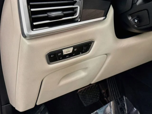 Used 2022 White BMW xDrive40i image 10
