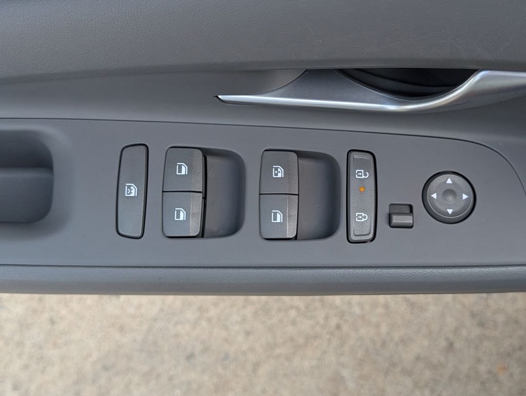 Used 2025 Blue Hyundai SEL Convenience image 16