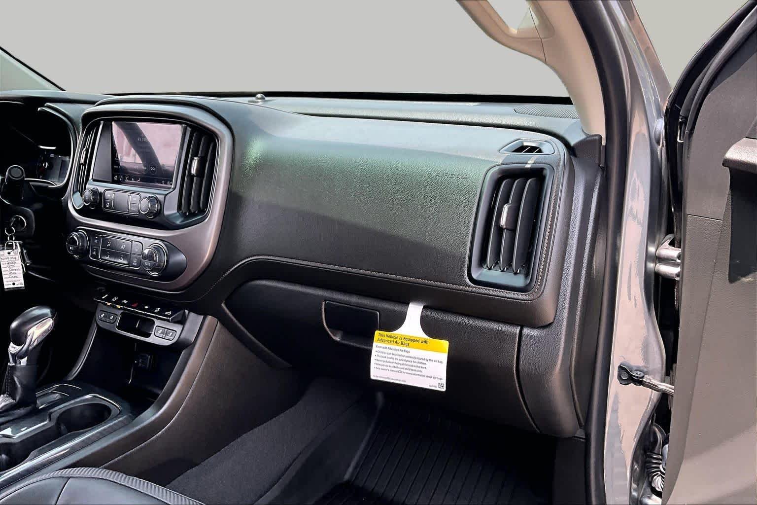 Used 2022 Satin Steel Metallic GMC 4WD AT4 w/Leather image 19