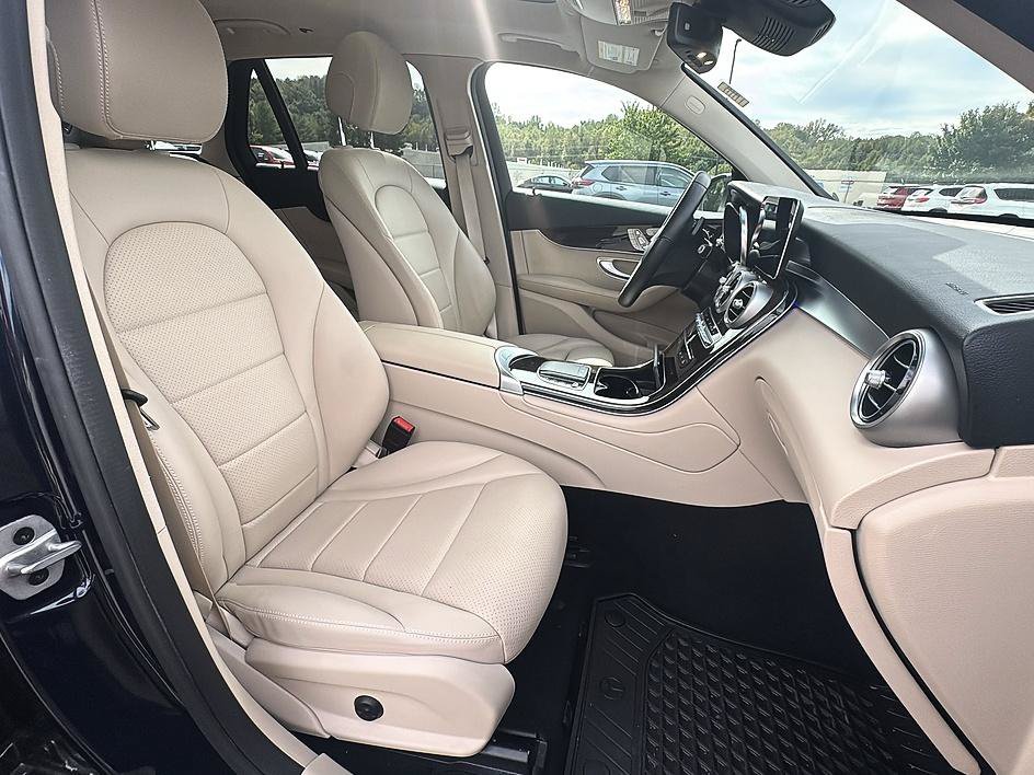 Used 2022 Lunar Blue Metallic Mercedes-Benz GLC 300 image 25
