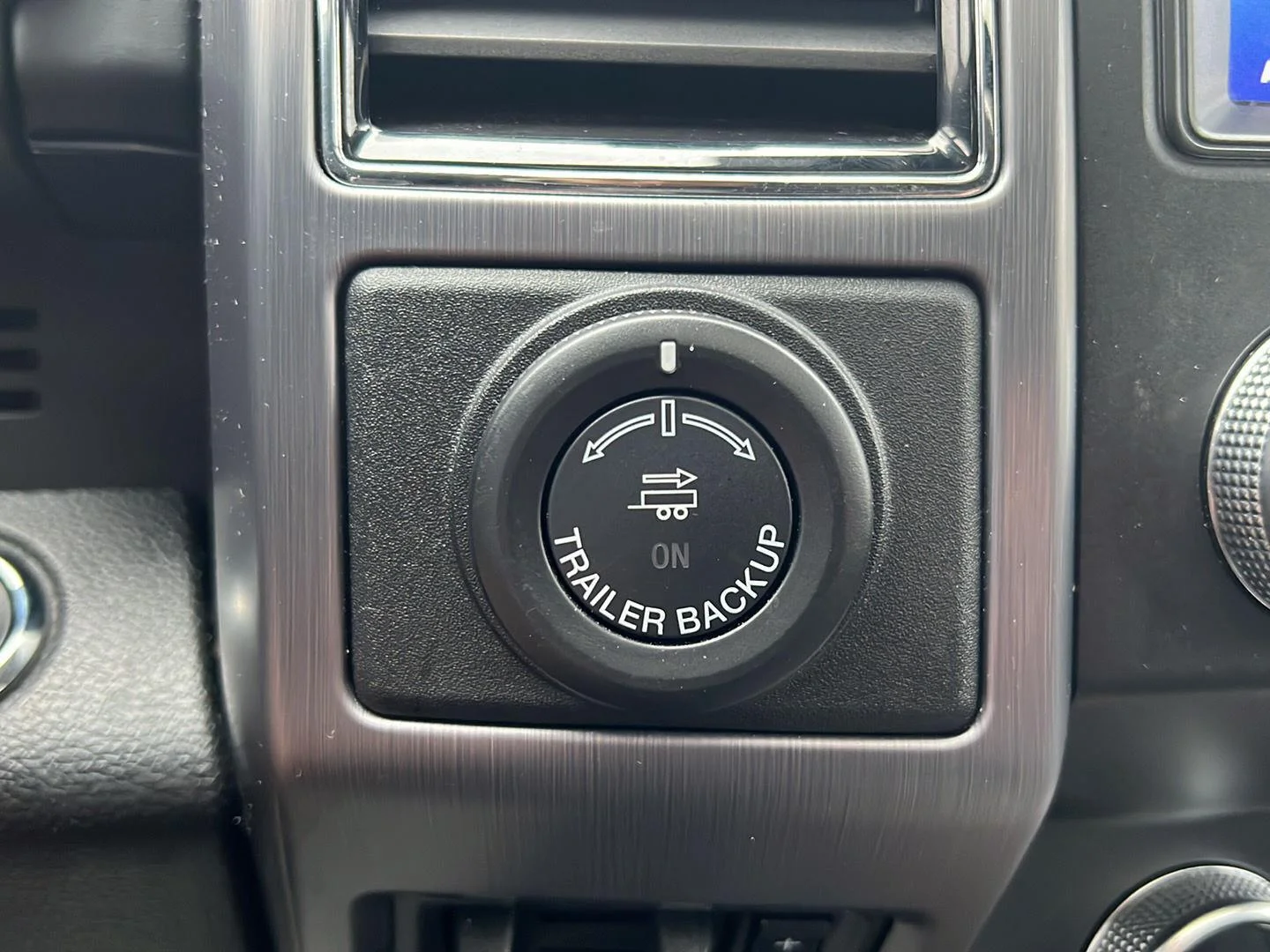 Used 2020 Magnetic Ford Platinum image 14