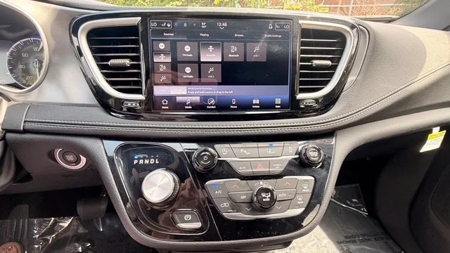 2026 Chrysler Pacifica Select - Photo 16