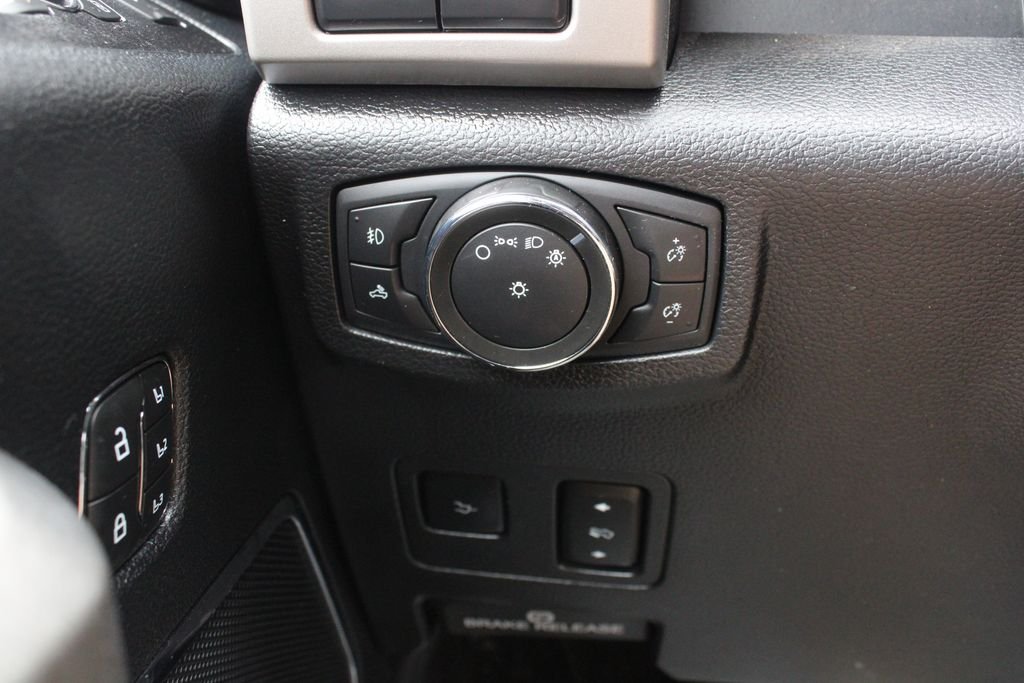 Used 2021 Black Metallic Ford Lariat image 10