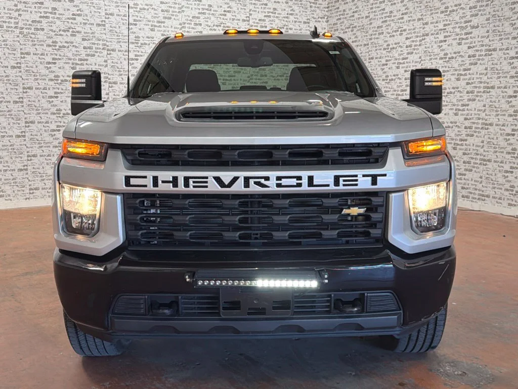 Used 2021 Silver Ice Metallic Chevrolet Custom image 2