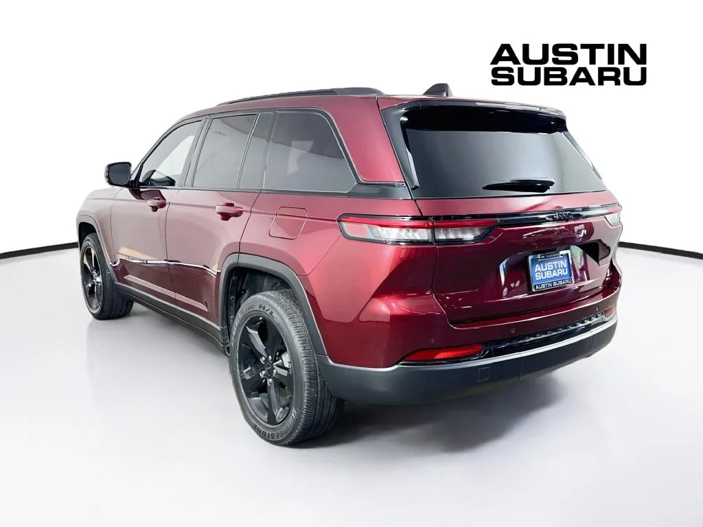 Used 2023 Red Jeep Altitude image 5