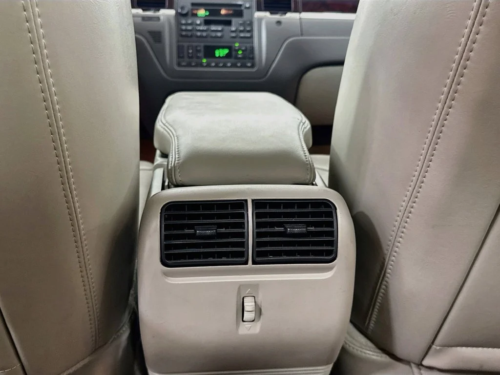 Used 2007 White Lincoln Signature image 27