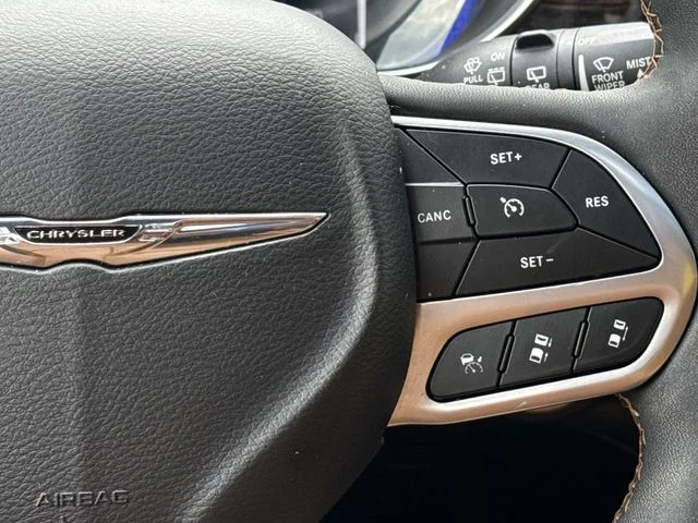 Used 2022 Black Chrysler Pinnacle image 23