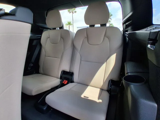 New 2026 Aurora Silver Volvo Plus image 17