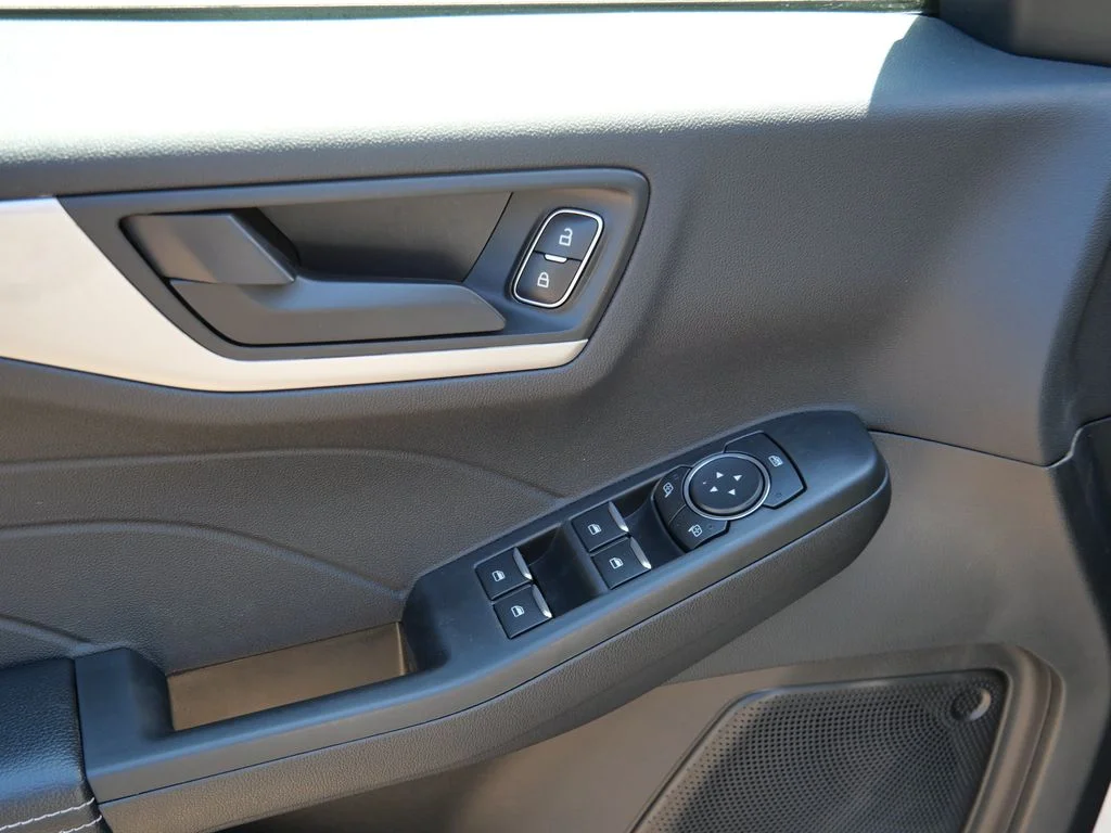 Certified Used 2022 White Ford SE image 19