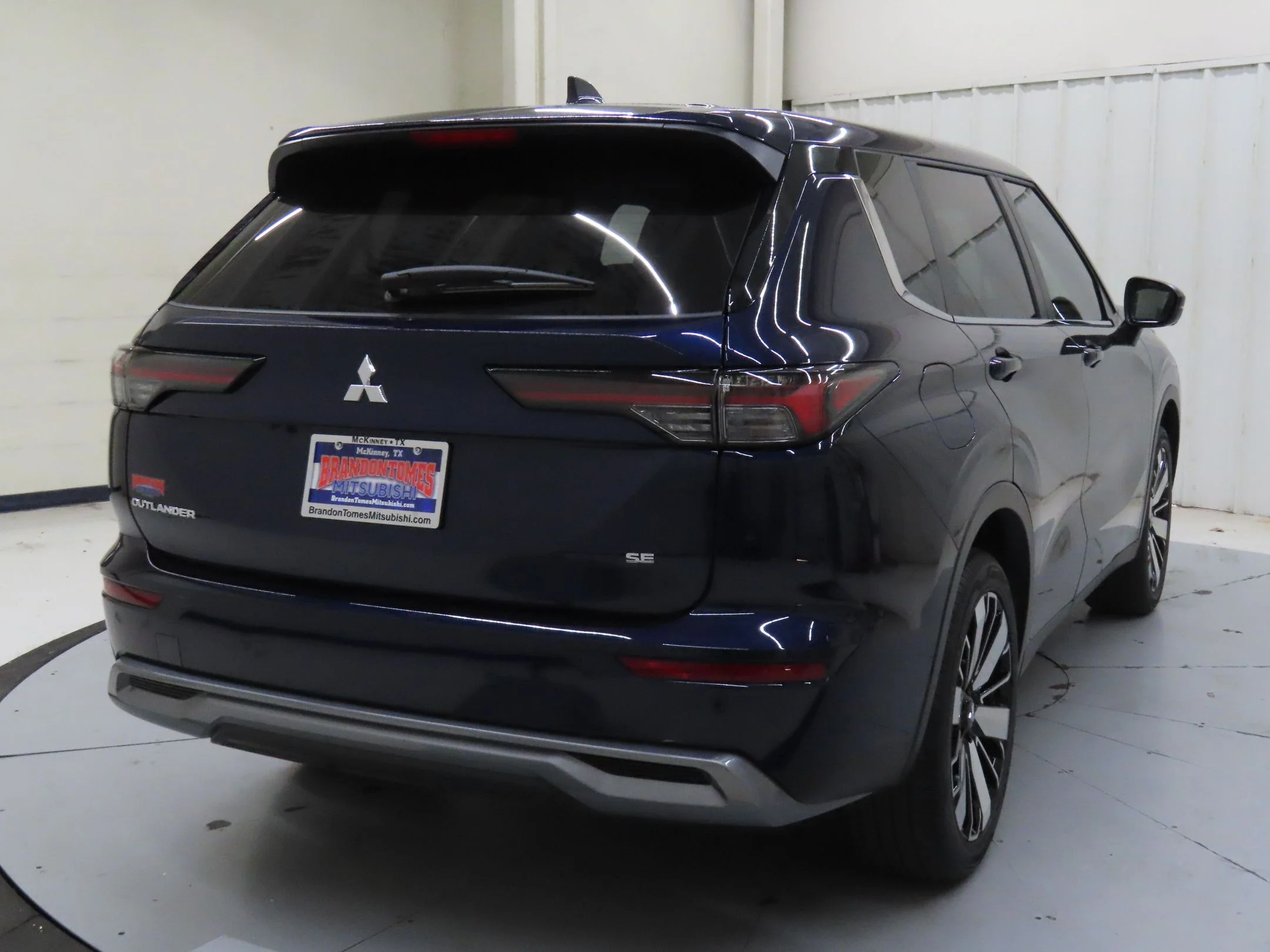 Used 2025 Blue Mitsubishi SE image 3