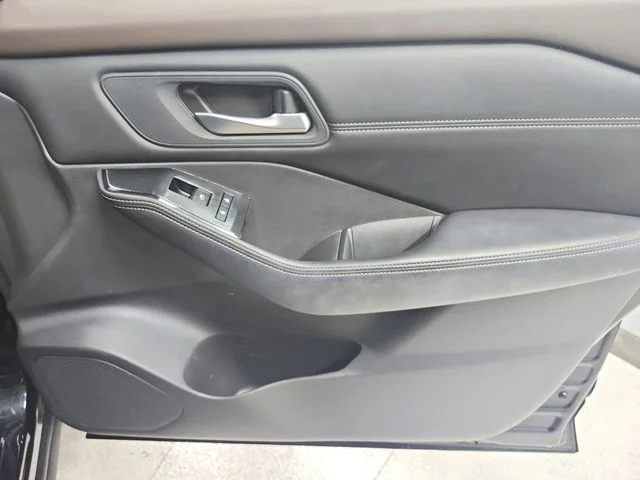 Used 2023 Black Nissan SV image 37
