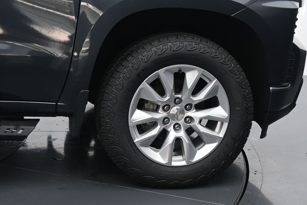 Used 2021 Gray Chevrolet Custom image 11