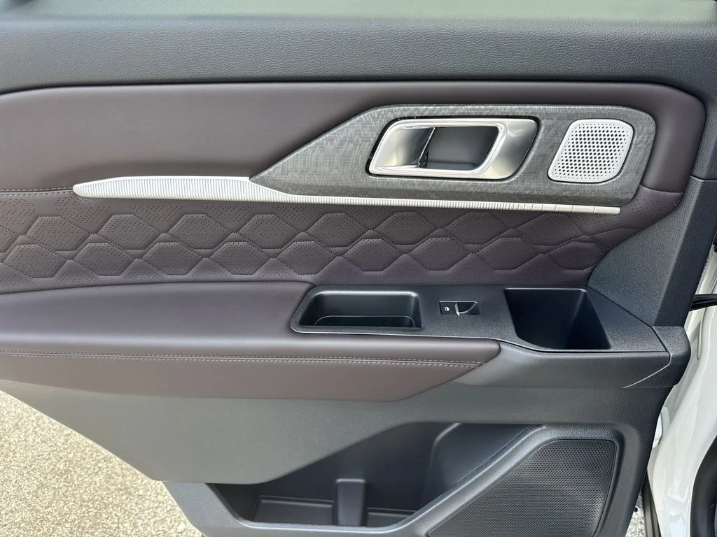 New 2026 White Ford Platinum image 21