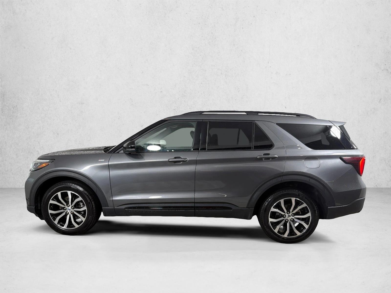 Used 2025 Carbonized Gray Metallic Ford ST-Line image 6