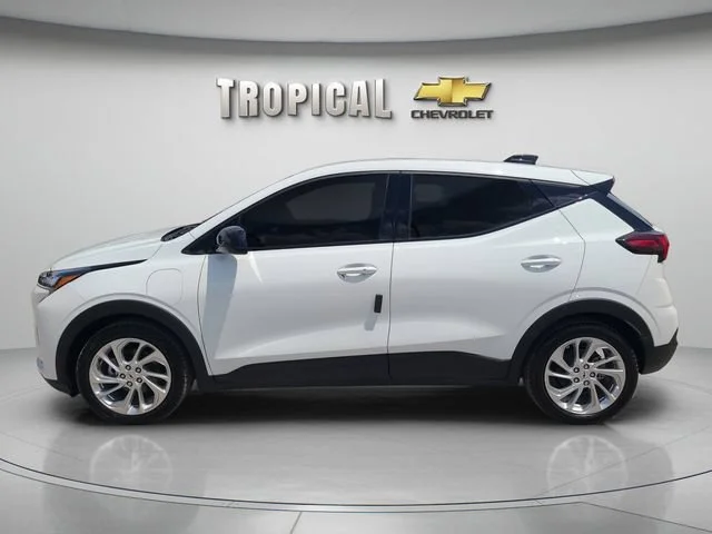New 2027 Summit White Chevrolet LT image 2