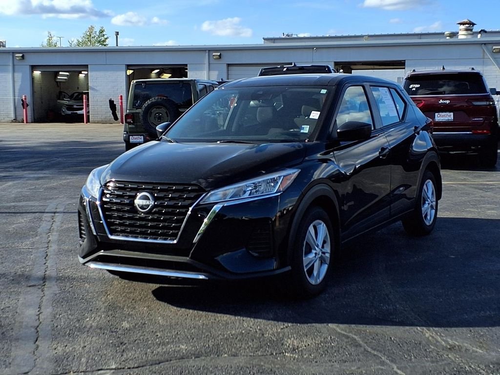Used 2025 Nissan KICKS PLAY Base with VIN 3N1CP5BV0SL490026 for sale in Kansas City