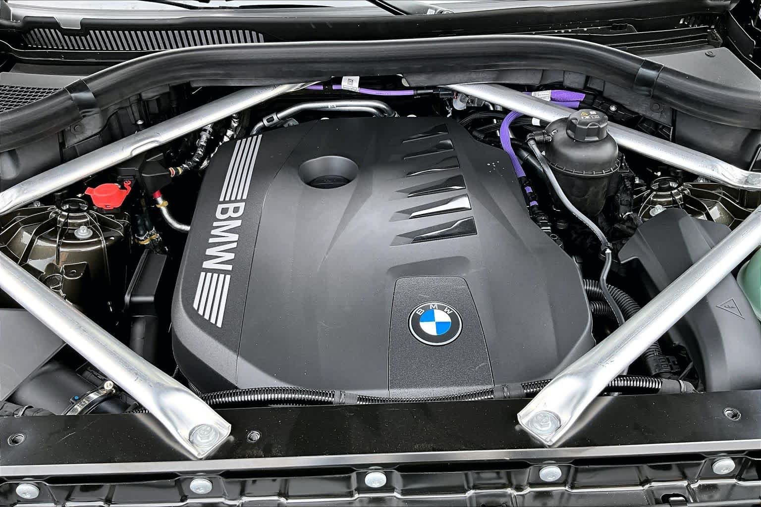New 2026 Manhattan Green Metallic BMW sDrive40i image 16