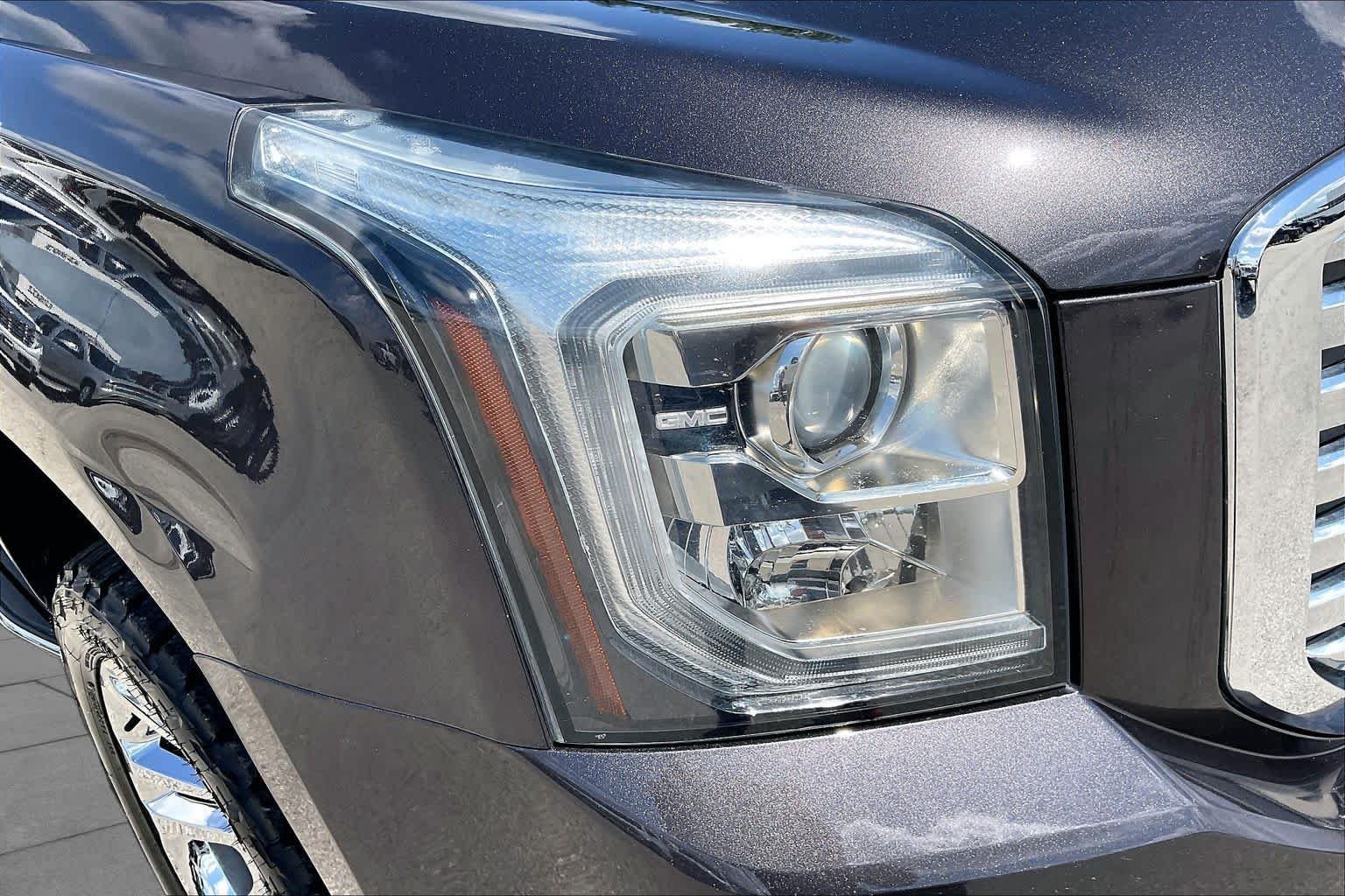 Used 2018 Iridium Metallic GMC SLT image 28