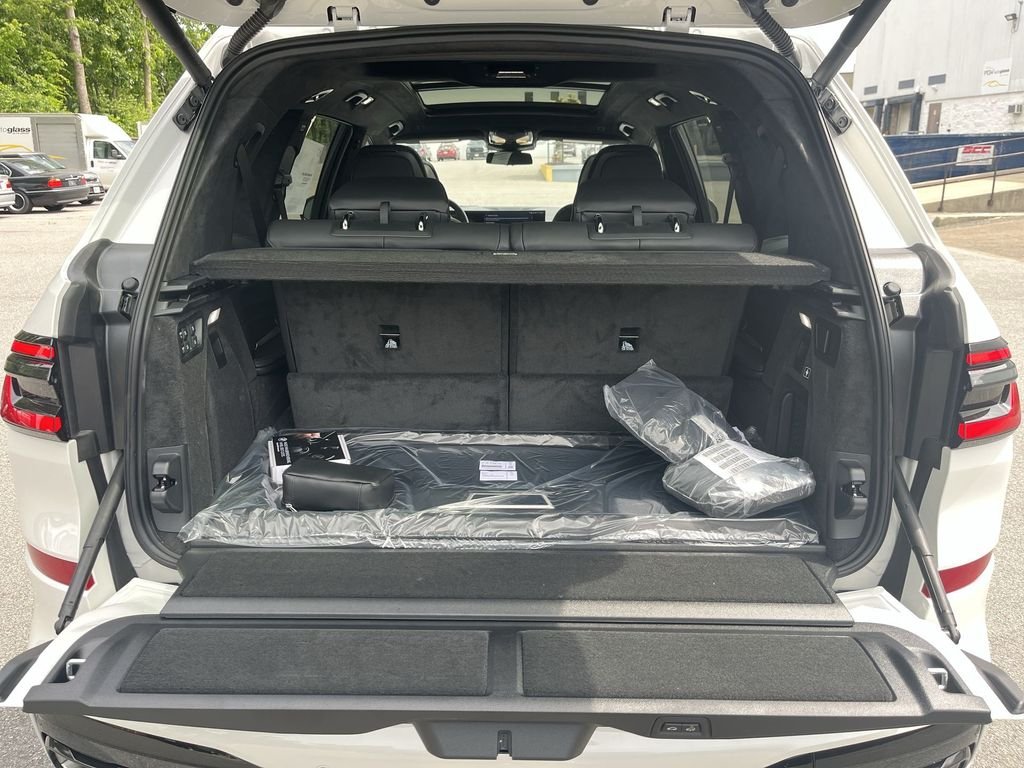 New 2027 White Metallic BMW xDrive40i image 25