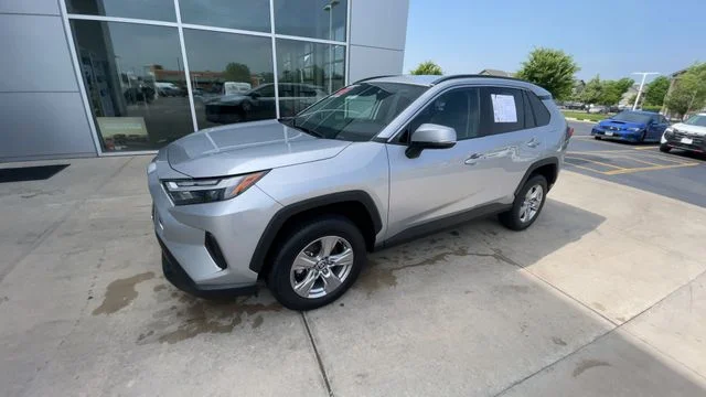 2024 Toyota RAV4 XLE - Photo 6
