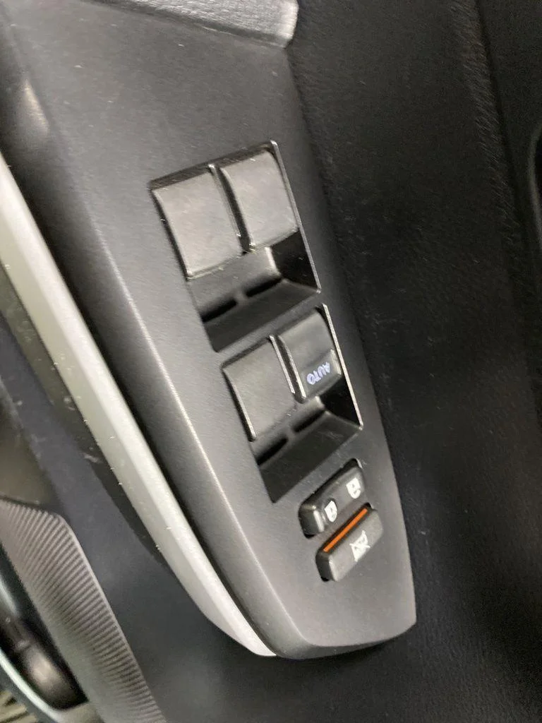 Used 2019 Midnight Black Metallic Toyota SR5 image 19