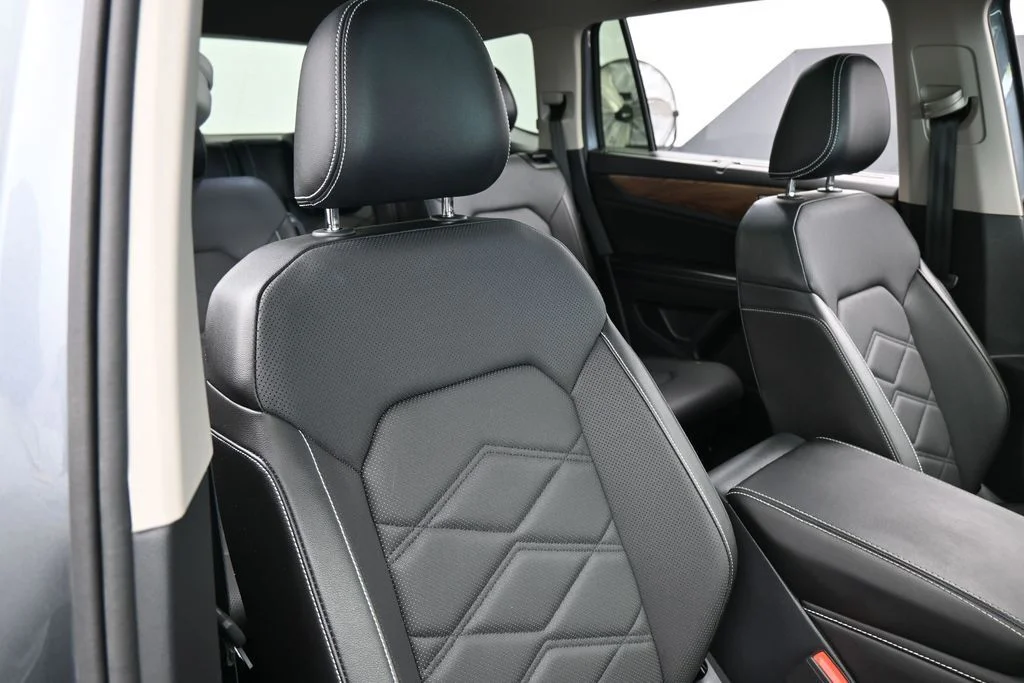 Used 2024 Gray Volkswagen 2.0T SE w/Technology image 43