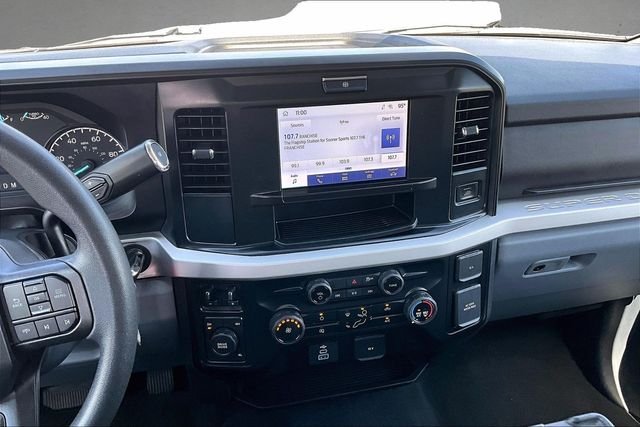 Used 2025 Oxford White Ford XLT image 31