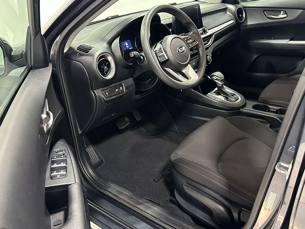 Used 2020 Gray Kia LXS image 17