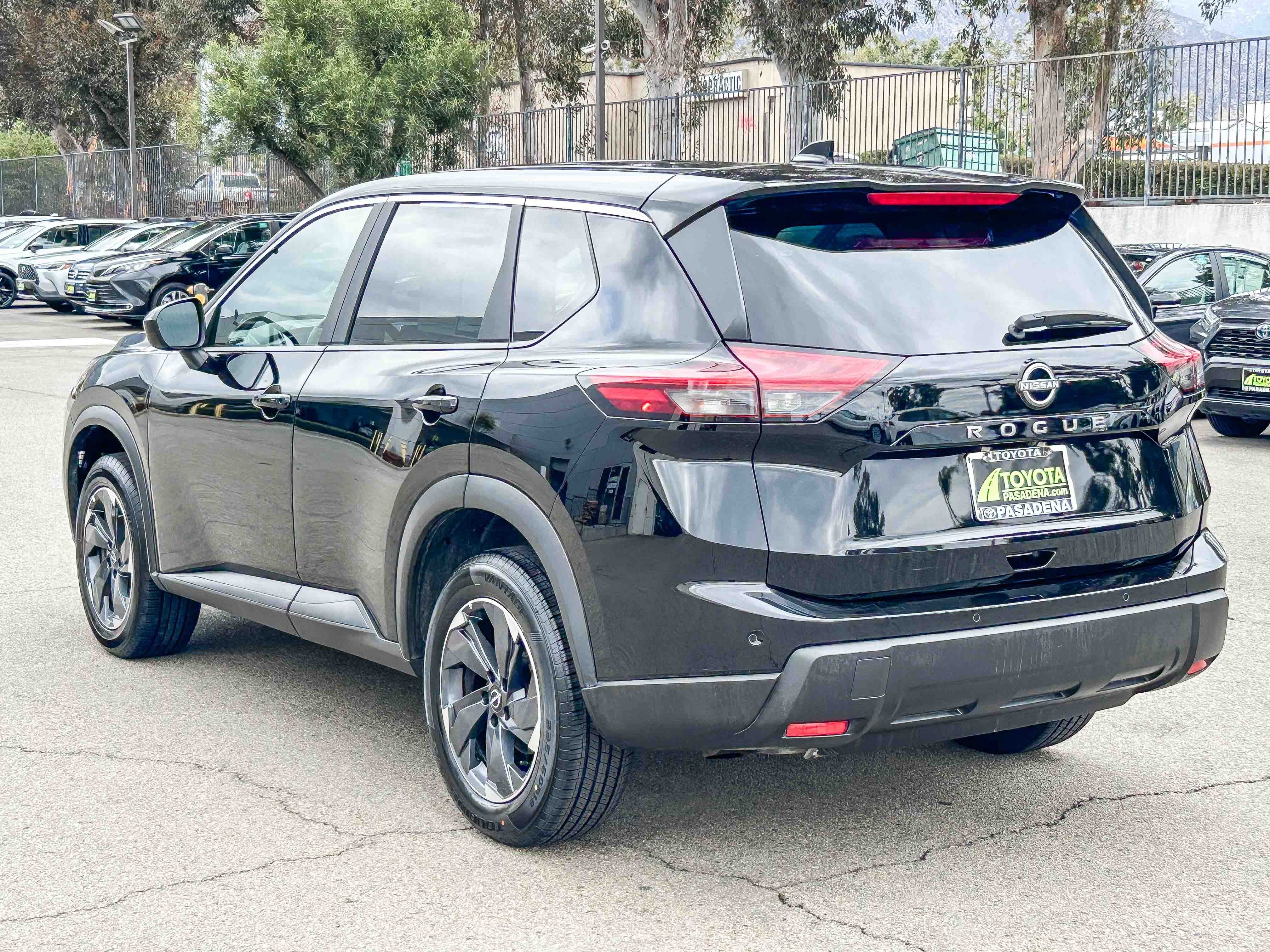 2025 Nissan Rogue SV - Photo 8