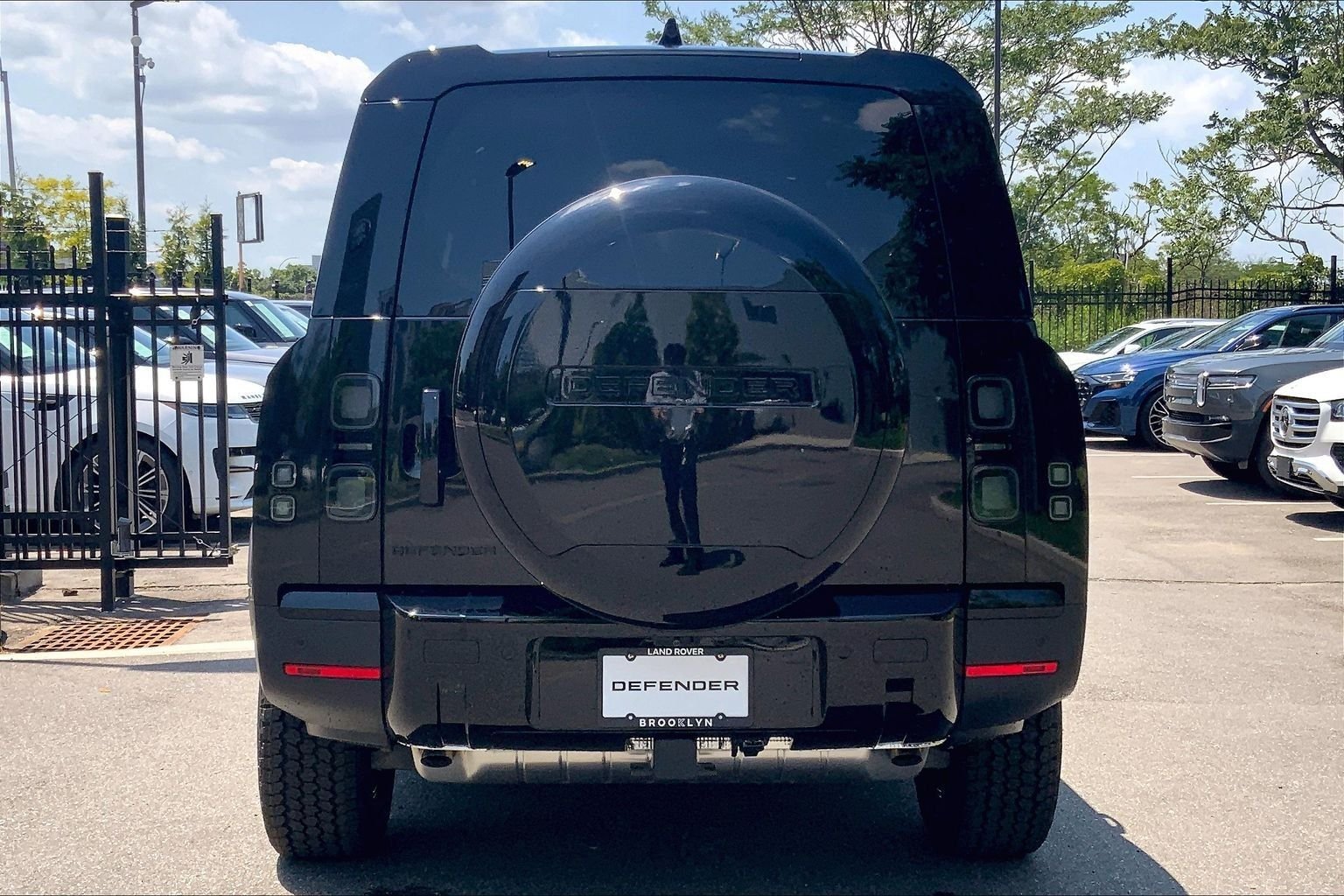 New 2026 Santorini Black LAND ROVER S image 4