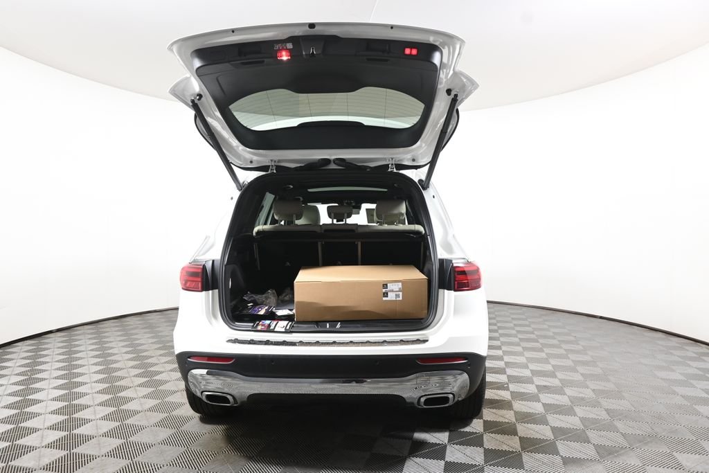 New 2026 Polar White Mercedes-Benz GLB 250 image 34