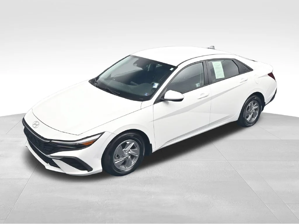 Used 2024 White Hyundai SE image 33