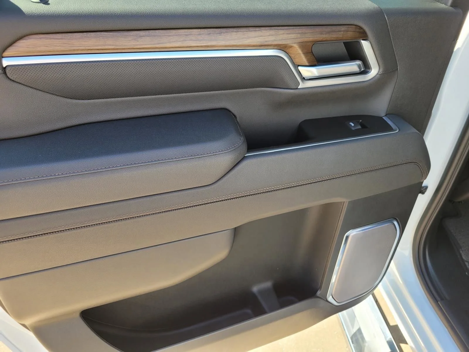2026 Chevrolet Silverado 3500 HD High Country - Photo 7