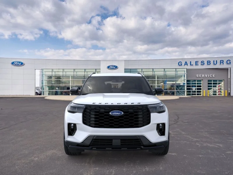 New 2026 Star White Metallic Tri-Coat Ford ST-Line image 29