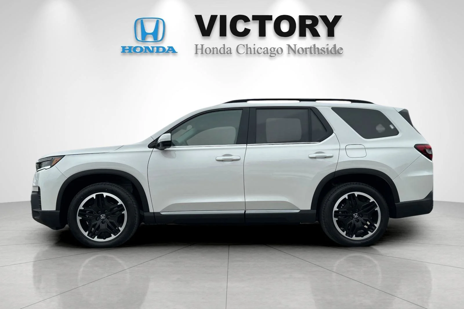 New 2026 Solar Silver Metallic Honda Touring image 2