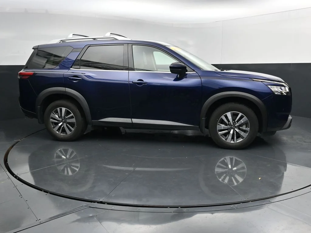 Used 2023 Blue Nissan SL image 9