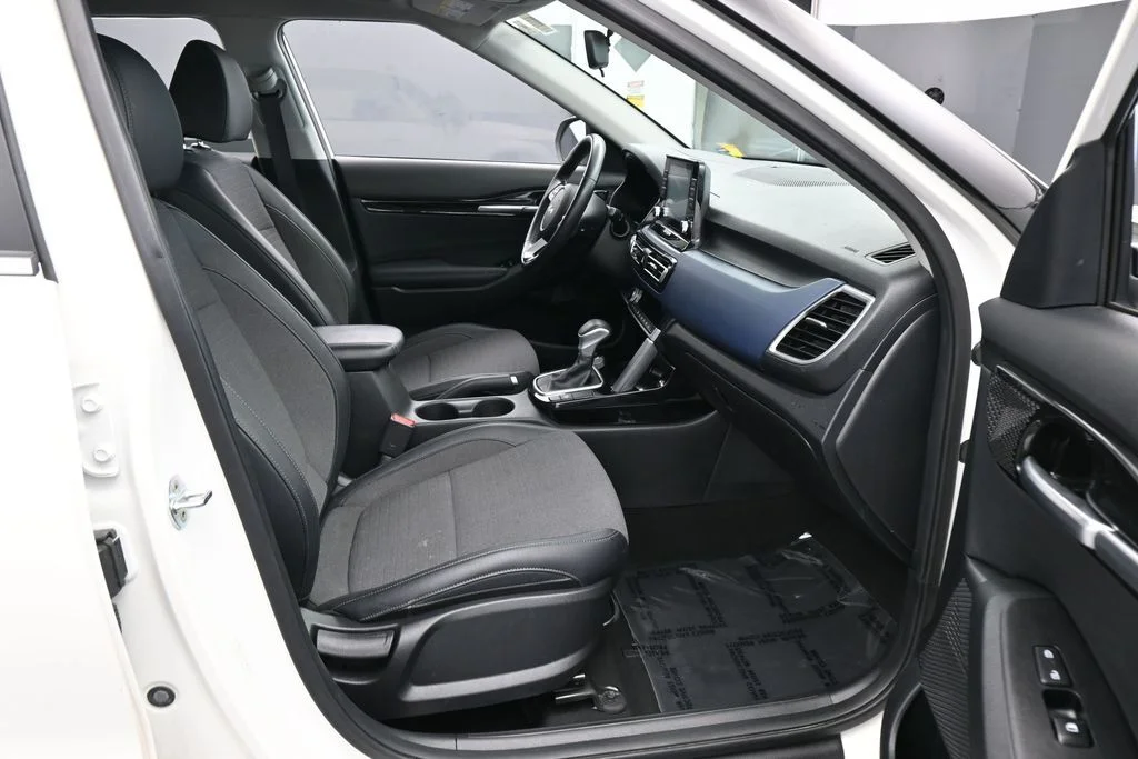 Used 2023 Clear White/Black Roof Kia S image 36