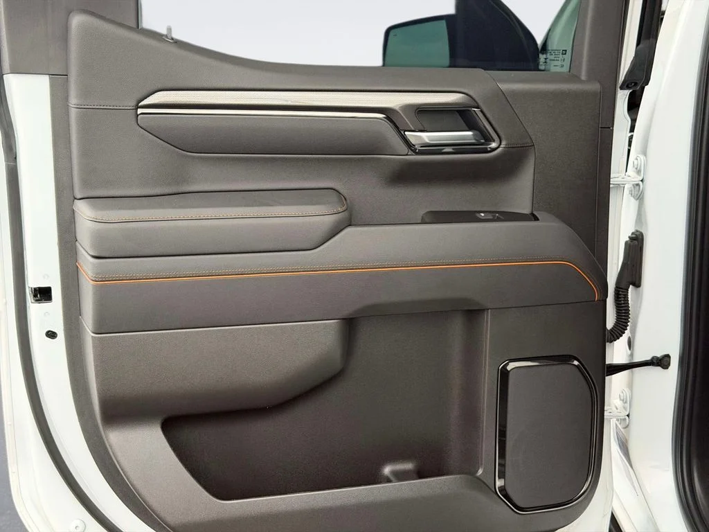 Used 2025 White GMC AT4 image 15