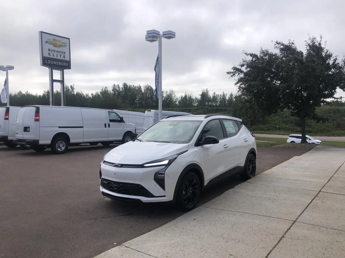 New 2027 White Chevrolet Fwd 4dr Rs image 5