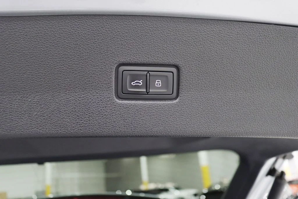 Used 2025 Silver Audi 55 Prestige image 44