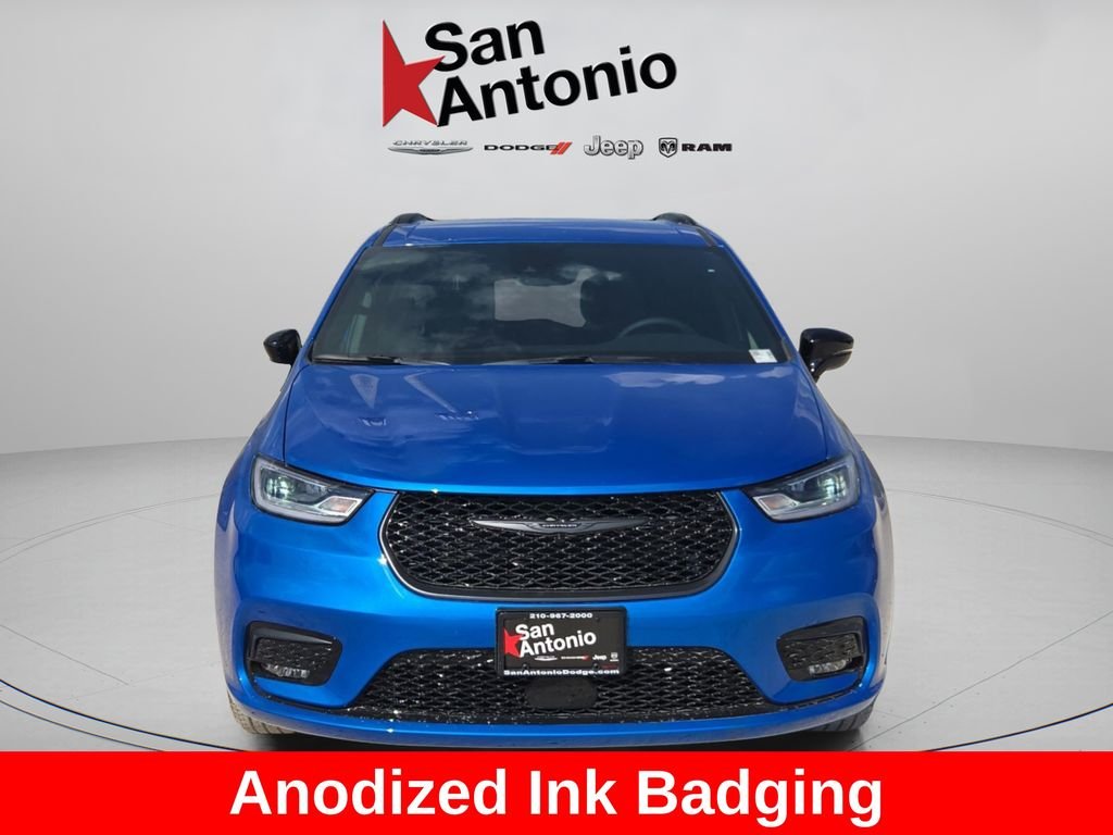 New 2026 Hydro Blue Pearl-Coat Exterior Paint Chrysler Select image 4