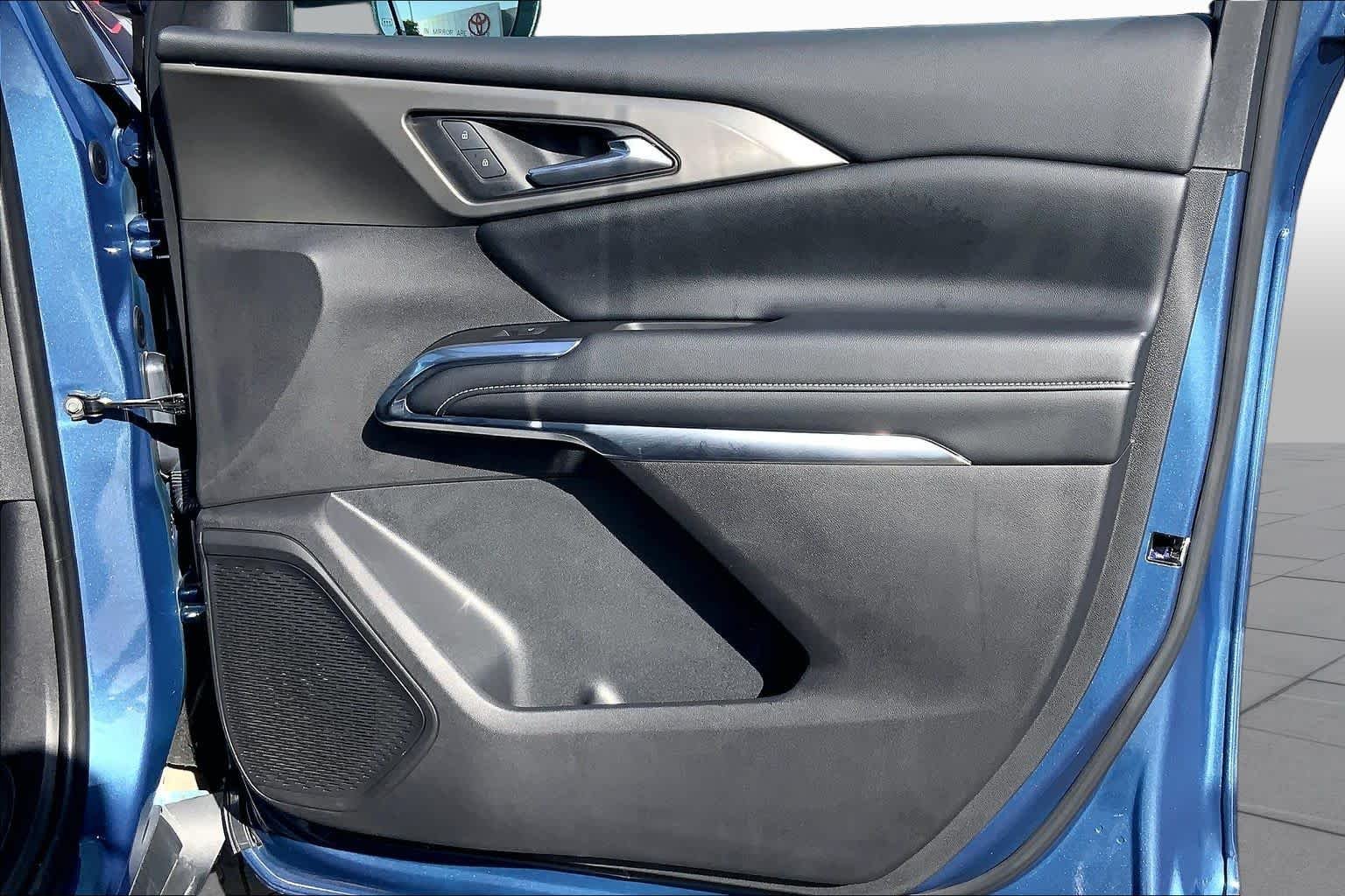 Used 2025 Lakeshore Blue Metallic Chevrolet FWD LT image 23