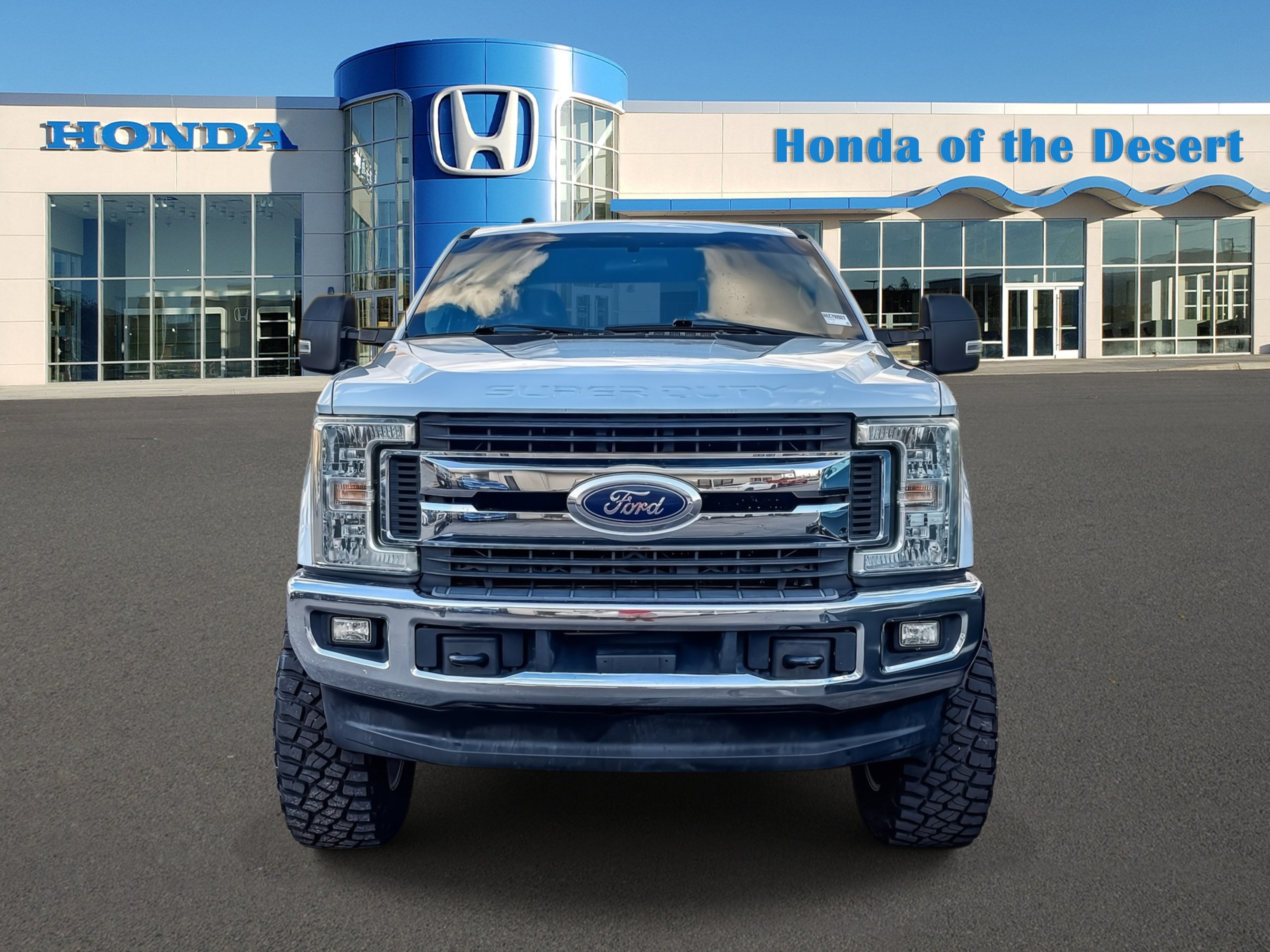 Used 2017 Oxford White Ford XLT image 2