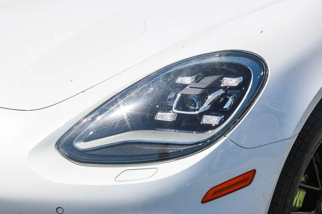 Used 2018  Porsche 4 image 4