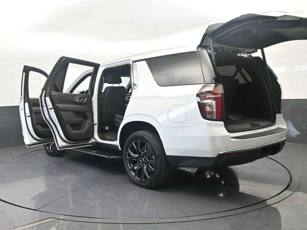 Used 2023 Iridescent Pearl Tricoat Chevrolet LT image 84